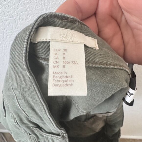 H&M Olive Green Mid Rise Jean Shorts Cuffed Womens Size 8‎ - Picture 5 of 6